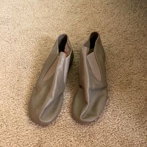Capezio Tan Jazz Shoes (Size 7)